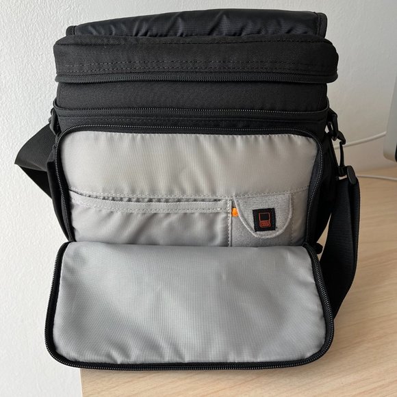Lowepro Adventura 170 DSLR Camera Carry Bag - Picture 6 of 10